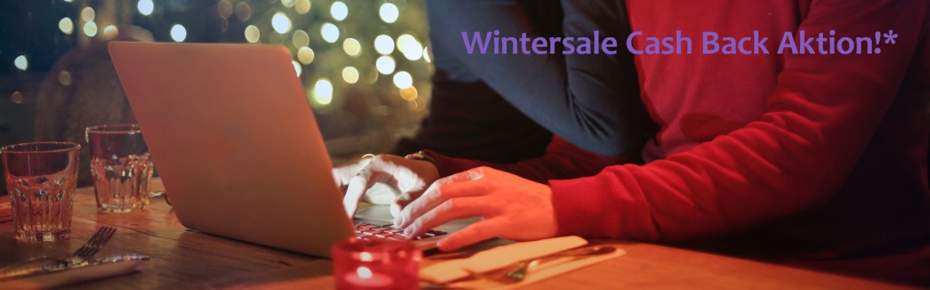 Wintersale Cash Back Aktion!* mit Profit & Rente.
Das Bild zeigt Profit & Rente Mitglieder beim Online-Shopping!